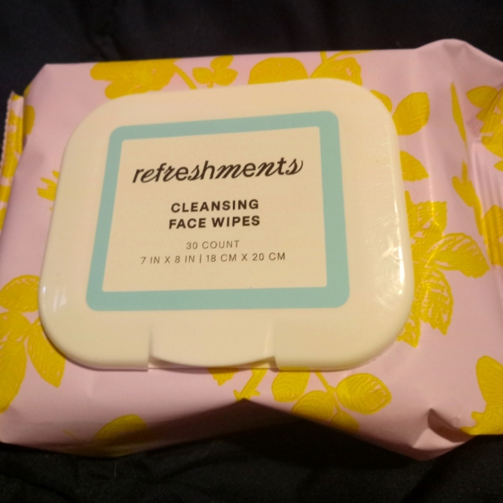 REFRESHMENTS CLEANSING FACE WIPES